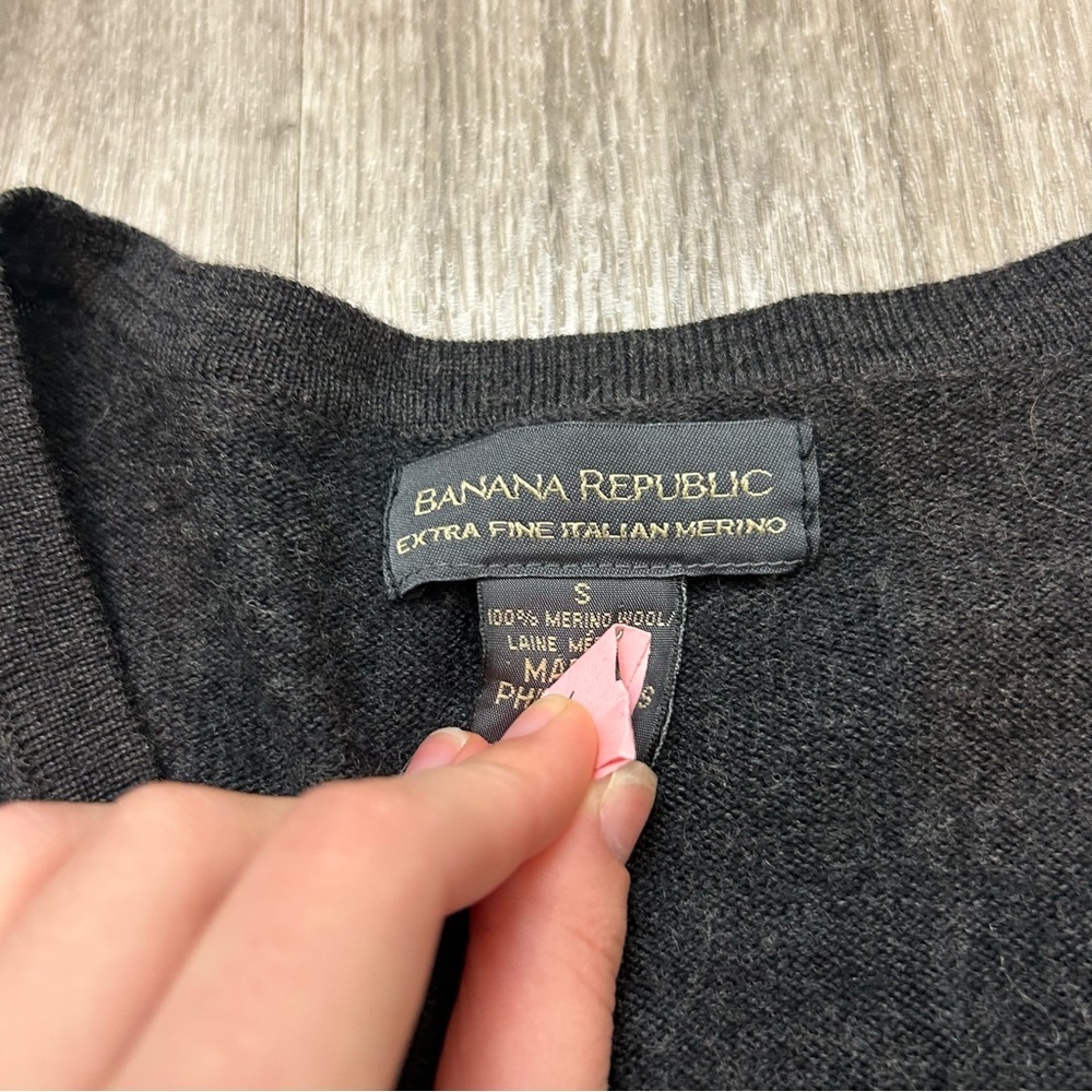 Banana Republic 100% Italian Merino Wool Dark Gray Cardigan Sweater Size Small - Picture 3 of 5